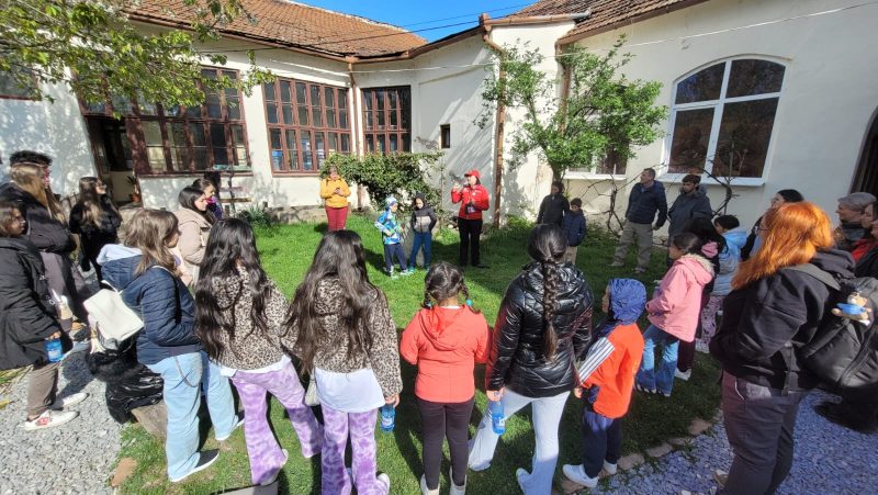 9 Primăria Municipiului Deva a marcat Ziua Internațională a Romilor printr-o acțiune educațională și de incluziune în Geoparcul Internațional UNESCO Țara Hațegului