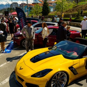 Car-meet marca „Torque Society” în municipiul Vulcan: Sute de pasionați și zeci de mașini expuse