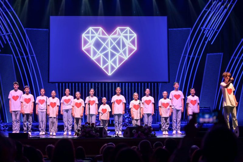 Evoluție emoționantă a „Glasurilor de Argint” din Valea Jiului pe scena de la San Remo