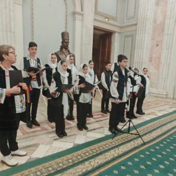 Grupul artistic „Glasuri de Argint” din Valea Jiului, în concert în „România de AUR” de la Palatul Parlamentului