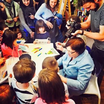 Cărțile Luciei Muntean dăruite cu drag către sute de copii din Valea Jiului cu prilejul Zilei Internaționale a Cărților pentru Copii