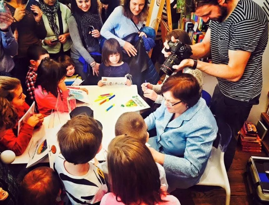 Cărțile Luciei Muntean dăruite cu drag către sute de copii din Valea Jiului cu prilejul Zilei Internaționale a Cărților pentru Copii