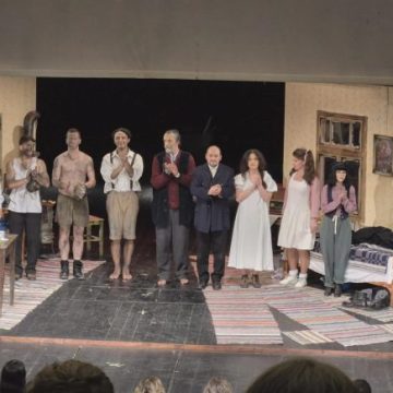 Spectacolul de teatru „Bietul meu suflet, cărbune”, lecția care ne arată de ce iubim Valea Jiului și de ce-l venerăm pe Ion D. Sîrbu