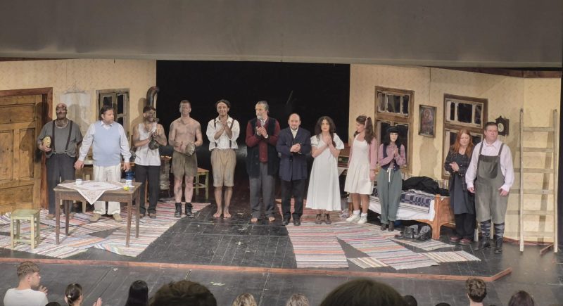 Spectacolul de teatru „Bietul meu suflet, cărbune”, lecția care ne arată de ce iubim Valea Jiului și de ce-l venerăm pe Ion D. Sîrbu