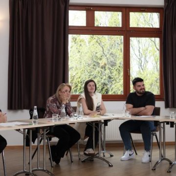 O școală mică ce creează perspective mari: Sîntămăria-Orlea mizează pe profesori ca soluție reală împotriva abandonului școlar.