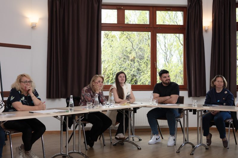 O școală mică ce creează perspective mari: Sîntămăria-Orlea mizează pe profesori ca soluție reală împotriva abandonului școlar.