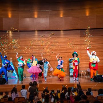 Gașca Zurli aduce în Deva spectacolul „Șeful Casei” – o experiență despre puterea exemplului în familie