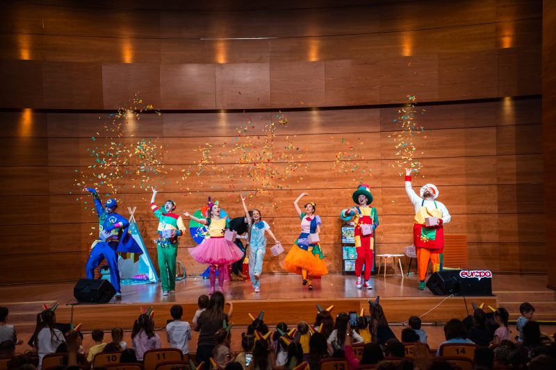 Gașca Zurli aduce în Deva spectacolul „Șeful Casei” – o experiență despre puterea exemplului în familie