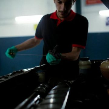 1.cumsaalegiuleiuldemotoridealpentrupornirilarecesiconditiidecondusintensiv Cum să alegi uleiul de motor ideal pentru porniri la rece și condiții de condus intensiv?