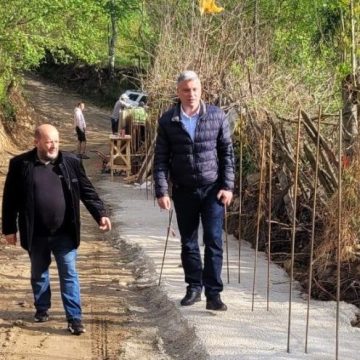 696312947_26707145005561526_348877175340190587_n Lucrări pe străzile Roșia și Brazilor din Lupeni, pentru modernizarea infrastructurii rutiere din municipiul Lupeni
