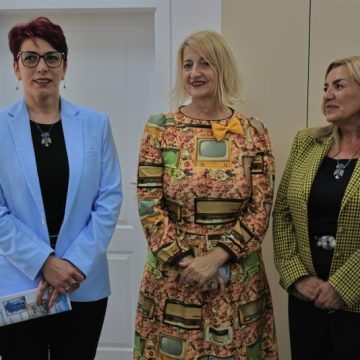 701701758_984116484235722_6018731642131071650_n „Călătorii interioare” într-un nou vernisaj expozițional la Biblioteca județeană „Ovid Densușianu” din Deva