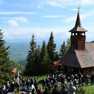 703978504_4467613176786350_2112251005535210907_n Trei ierarhi la Hramul Schitului Straja