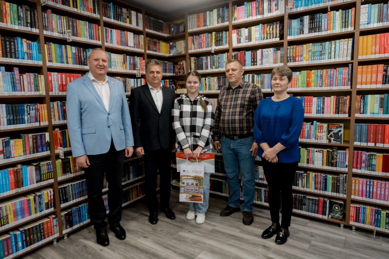 705185619_986629423984428_8239915037836509359_n „Premiul pentru excelenţă – Cel mai fidel cititor” a ajuns luna aceasta la Gianina Benteu din comuna Dobra