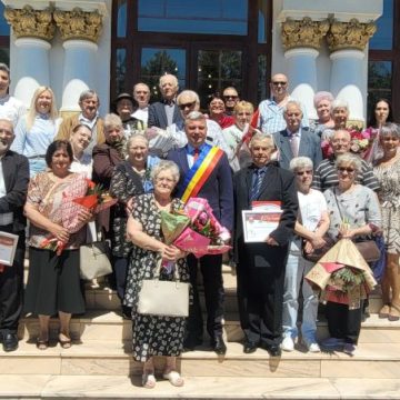 706595067_26888003397475685_2847286420612852485_n Zece noi familii de aur ale Lupeniului, premiate de autoritățile locale