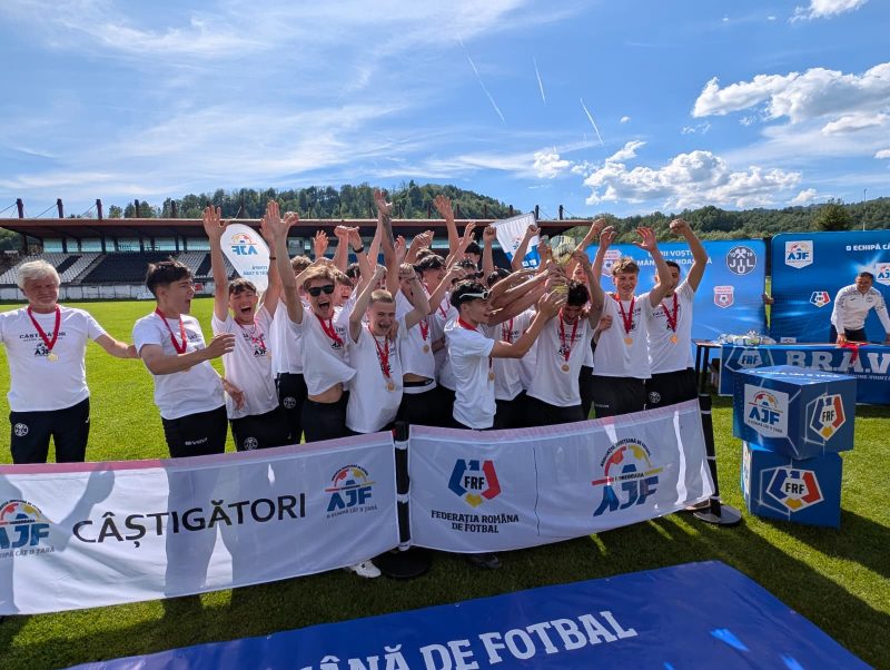 707509665_1550087073573180_6200581462565871238_n Gala campionilor fotbalului juvenil pe stadionul „Petre Libardi” din Petroșani