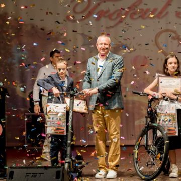 710081650_992412773406093_3689419600513959553_n Albert Erik Omota, elev în clasa a V-a A la Colegiul Național „Decebal” Deva a câștigat „Trofeul Micului Cititor”