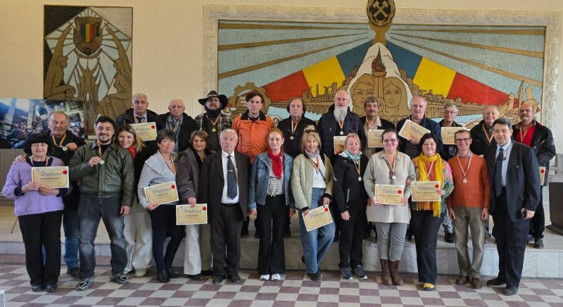 „Amfiteatrul literar” a adus  în Valea Jiului zeci de oameni de cultură și artă la prima ediție a taberei internaționale de creație literară sub egida revistei conduse de Mirela Cocheci