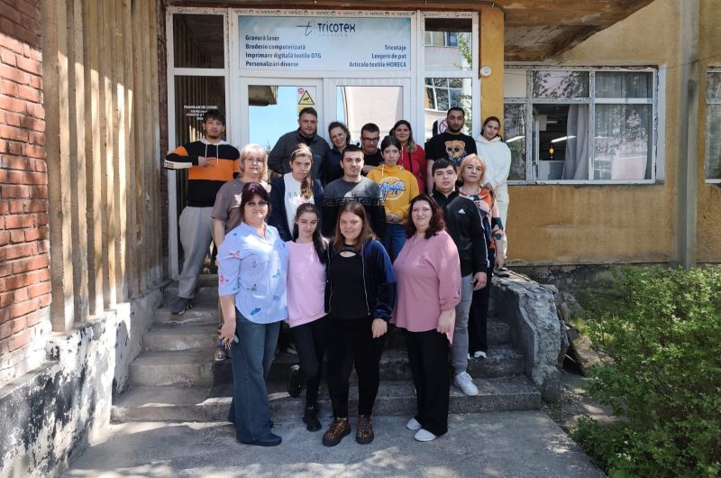 Parteneriat educațional solid între Liceul Tehnologic „Dimitrie Leonida” Petroșani și SC Tricotex Creation SRL: oportunități reale pentru elevii din domeniul textile și mecanic