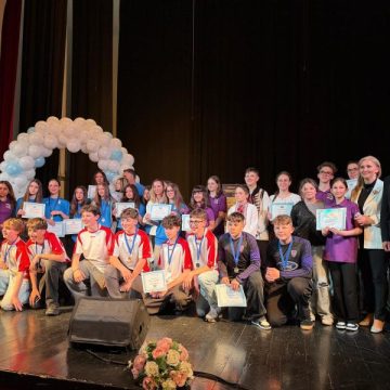 Olimpicii de la Liceul Teoretic „Mircea Eliade” din Lupeni sărbătoriți în comunitate