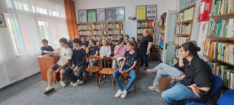 714204860_122162013200959036_6627725982150060019_n ,,Mediul înconjurător – patrimoniul tuturor”, la Biblioteca Municipală „Valeriu Butulescu” Petroșani