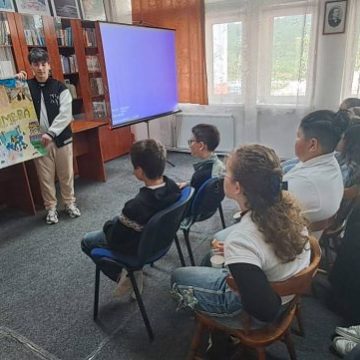 715450589_122162092694959036_3239362843862930599_n Diseminarea Proiectului eTwinning „Experiment, Create, Share” și a proiectului CDIdei în cărți: ,,Spioana din umbră” la Biblioteca Municipală ,,Valeriu Butulescu” Petroșani