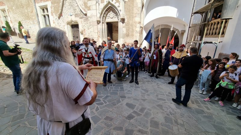 Cetăţi, castele și palate se prezintă turiştilor la Târgul Castelelor de la Hunedoara