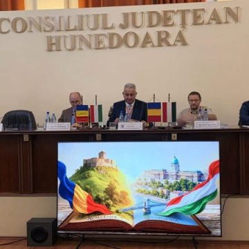 717699341_1618081620321368_4600622564265436498_n Reuniune academică de prestigiu găzduită de Consiliul Județean Hunedoara