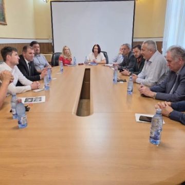 718597860_1617343050395225_3560397848360588824_n Consiliul Județean Hunedoara face primii pași pentru dezvoltarea unui parc industrial pe fosta platformă Joyson de lângă Brad