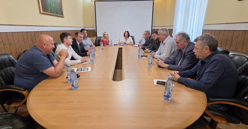 718597860_1617343050395225_3560397848360588824_n Consiliul Județean Hunedoara face primii pași pentru dezvoltarea unui parc industrial pe fosta platformă Joyson de lângă Brad