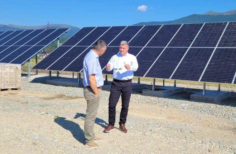 Lucrările de amenajare a primului parc fotovoltaic din Lupeni se desfășoară în ritm alert