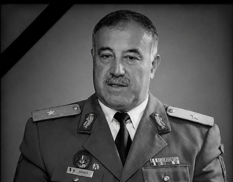 Gr.B (r) Vasile Bârea la ceasul ultimului onor al camarazilor hunedoreni