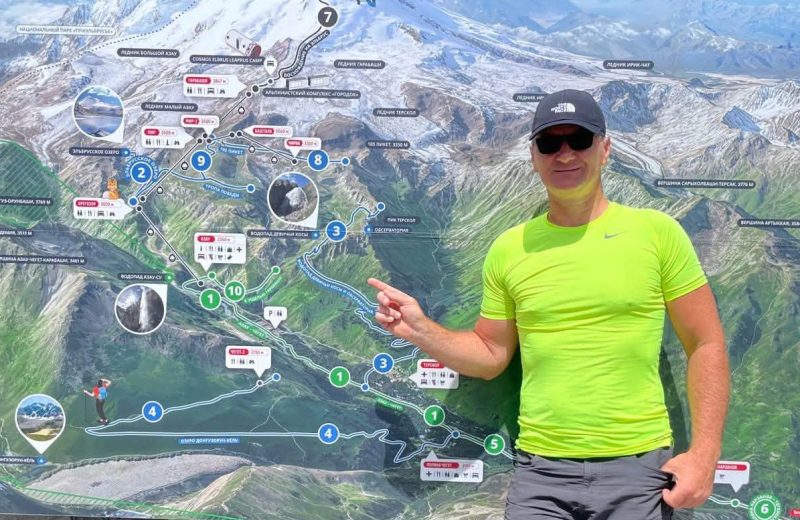 Polițistul brădean Radu Pavel a coborât pe skiuri de pe Elbrus, vârful Europei