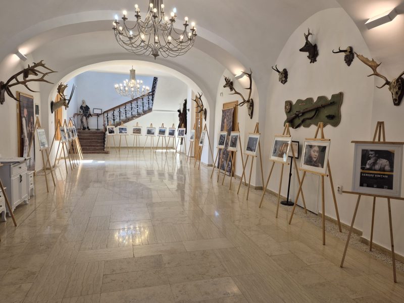 Expoziția fotografului Sergiu Vințan din Țara Hațegului, pune Ținutul Momârlanilor pe (h)artă!
